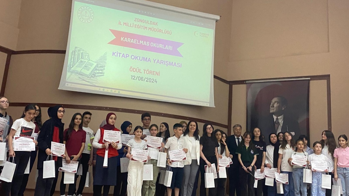 Karaelmas Okurları yarışmasında birinci ve ikinci Kilimli Anadolu Lisesinden